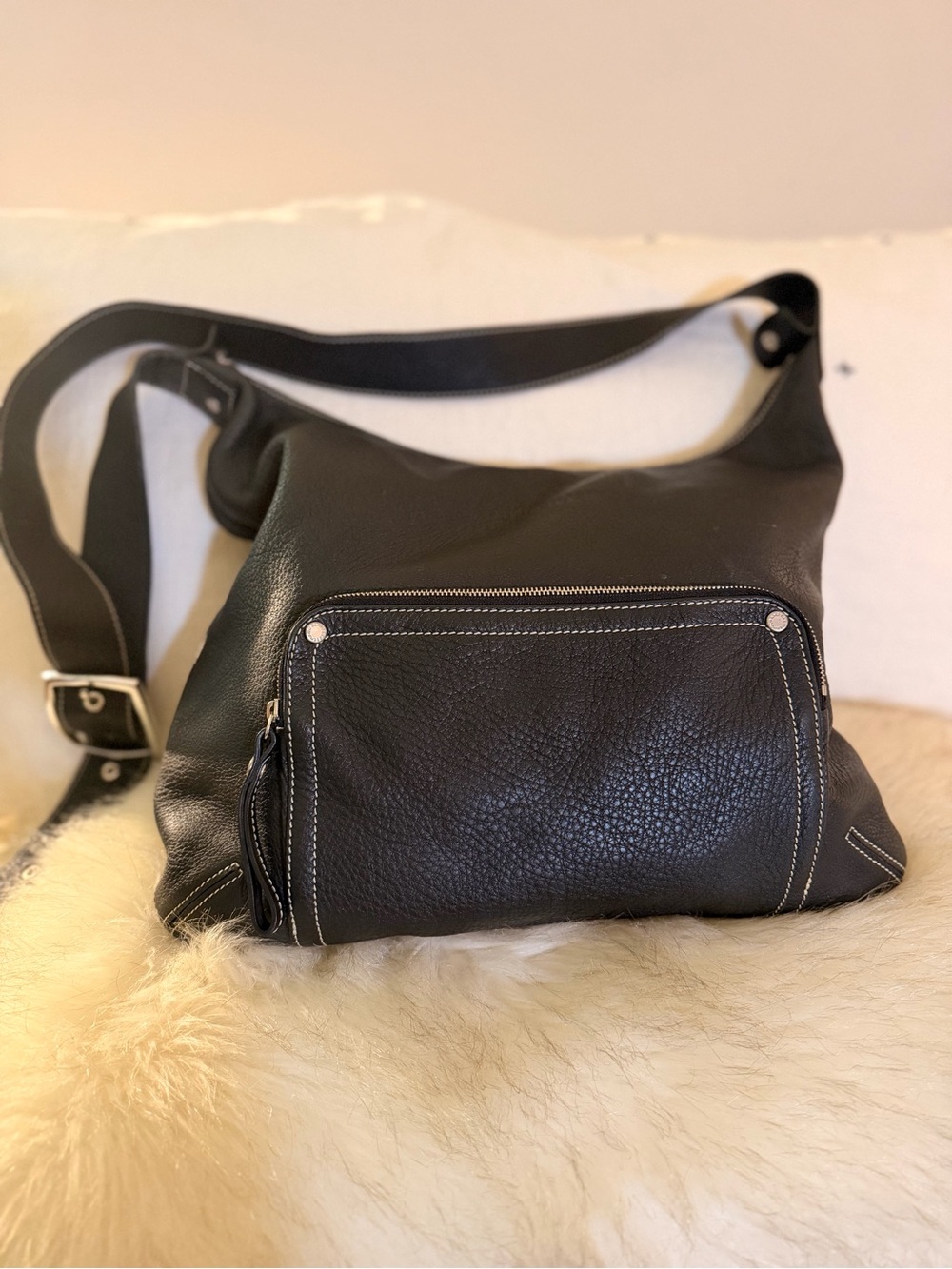Longchamp Black Pebbled Leather Crossbody Hobo Bag Zip Pocket Adjustable Strap